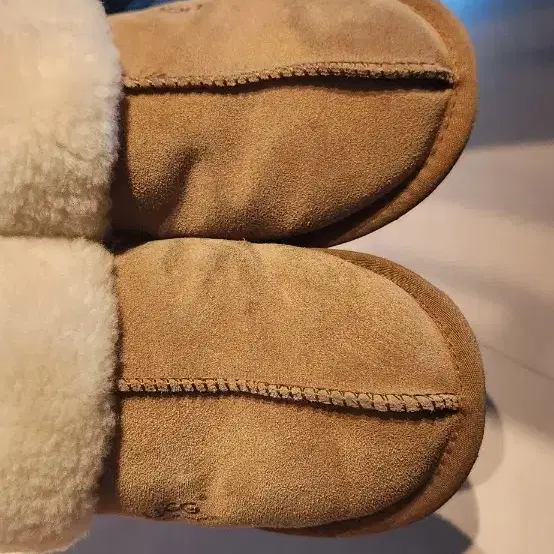 ugg scuffette 240