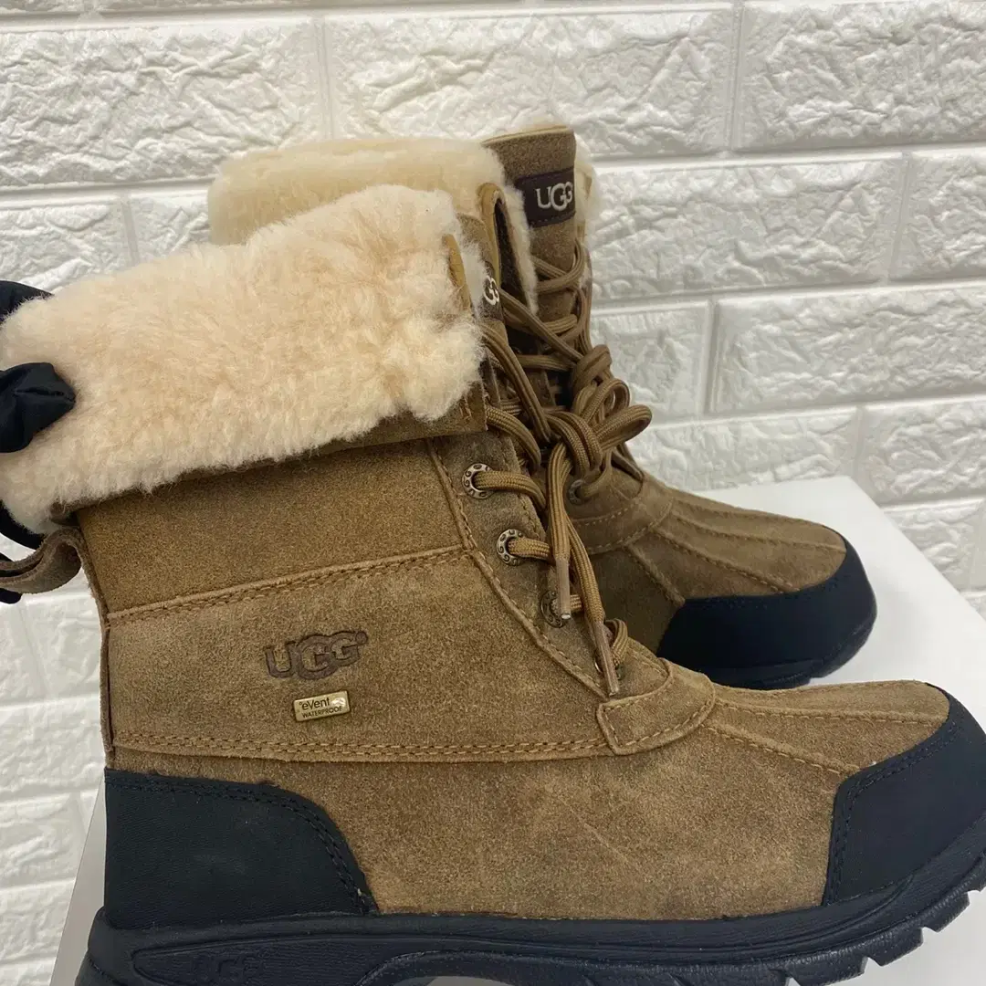 UGG / 어그 워터프루프 스노우 부츠 (size:250)