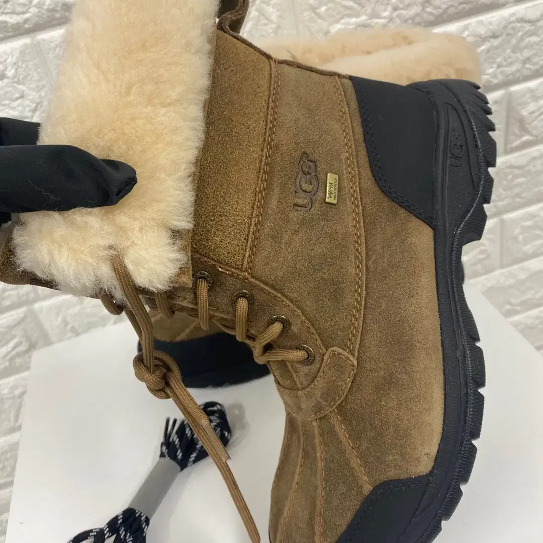 UGG / 어그 워터프루프 스노우 부츠 (size:250)