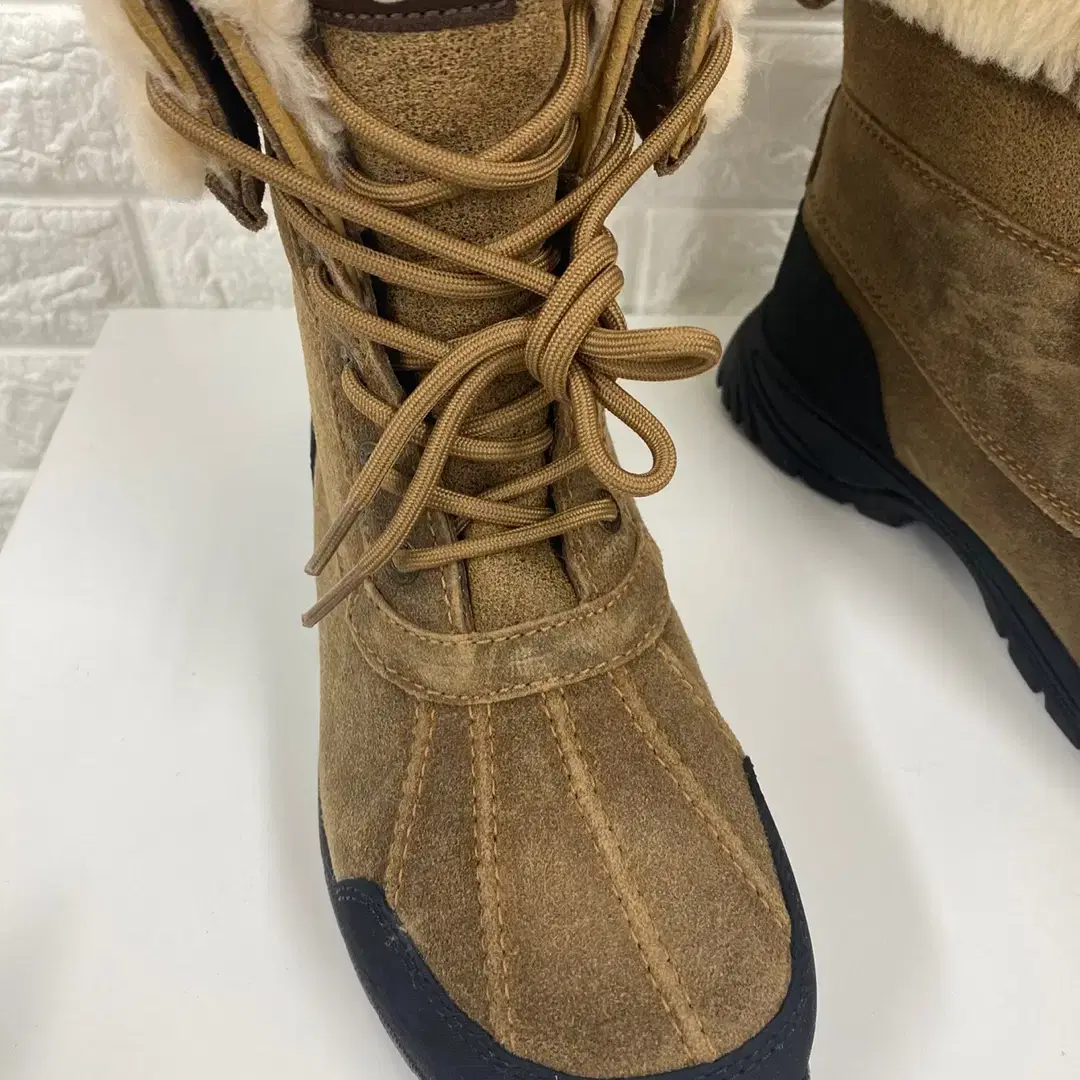 UGG / 어그 워터프루프 스노우 부츠 (size:250)