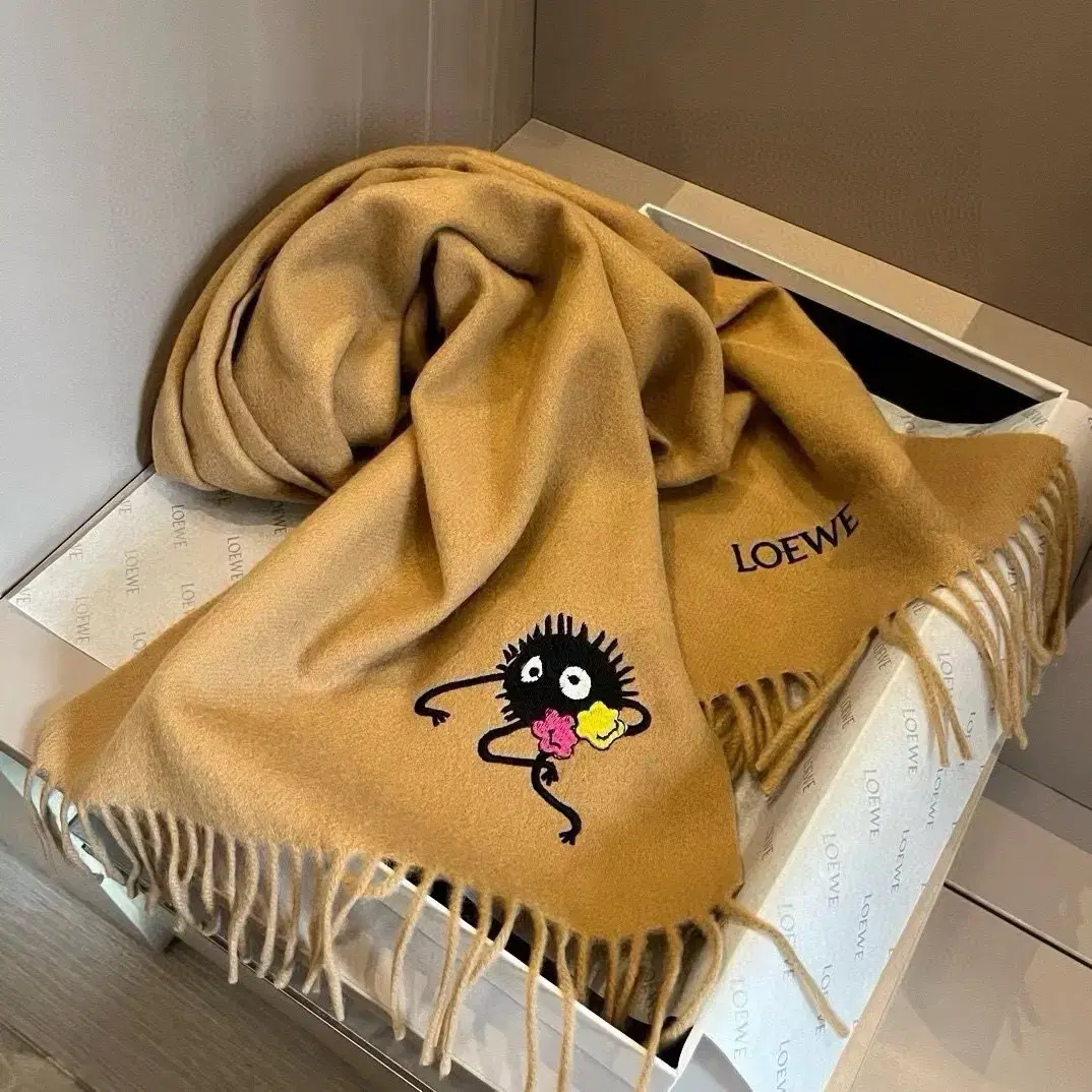 Loewe로에베 스카프