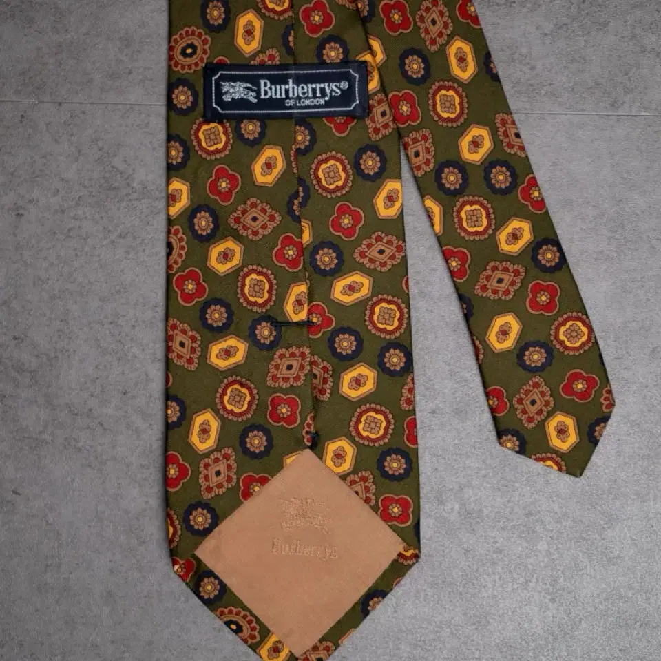 Old Burberrys of London Silk Tie (9)