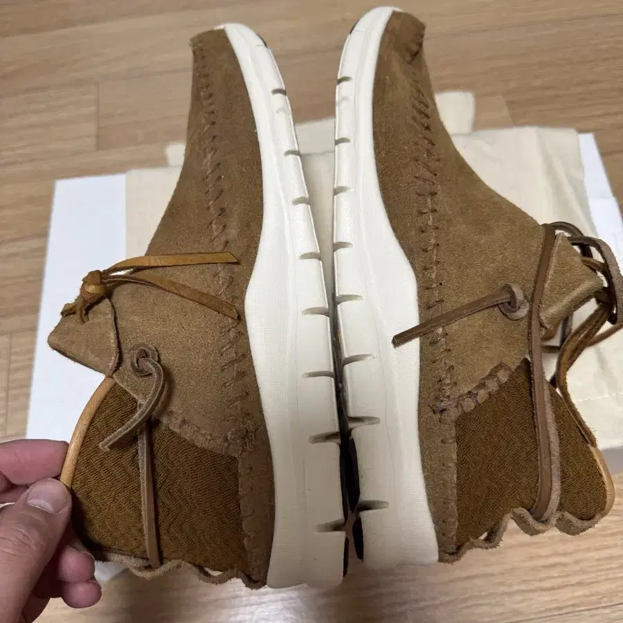 [US10] VISVIM UTE Moc Folk 카멜 비즈빔