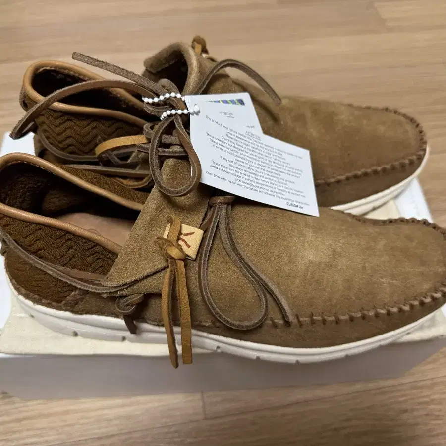 [US10] VISVIM UTE Moc Folk 카멜 비즈빔