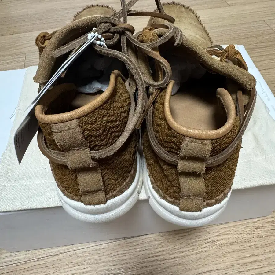 [US10] VISVIM UTE Moc Folk 카멜 비즈빔