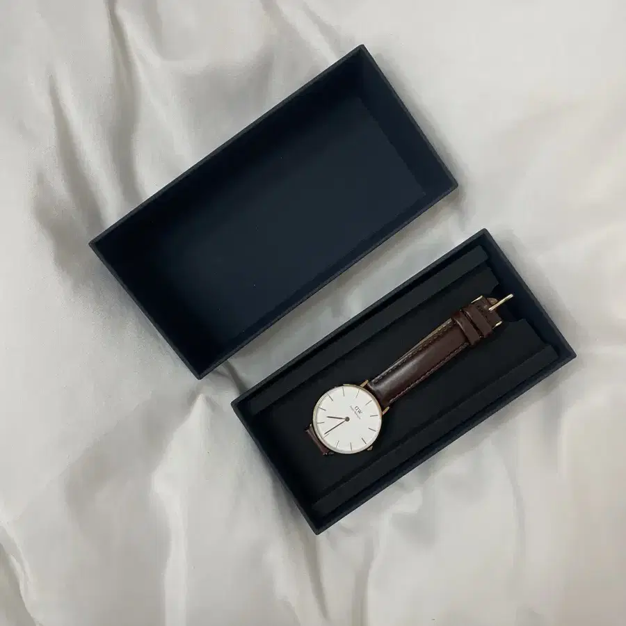 다니엘웰링턴 PETITE BRISTOL 브라운 레더 32mm