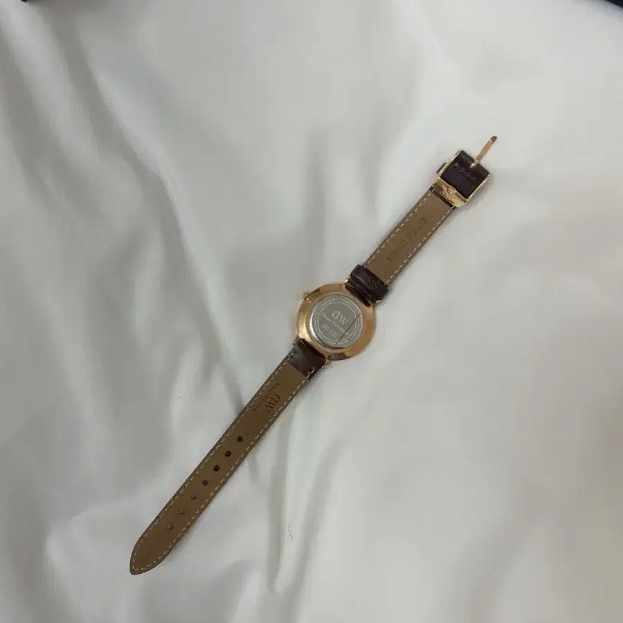 다니엘웰링턴 PETITE BRISTOL 브라운 레더 32mm