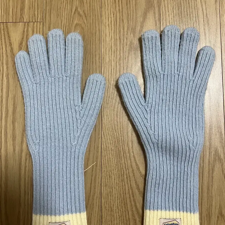 썸웨어버터 Butter Cashmere Gloves  베이비블루컬러