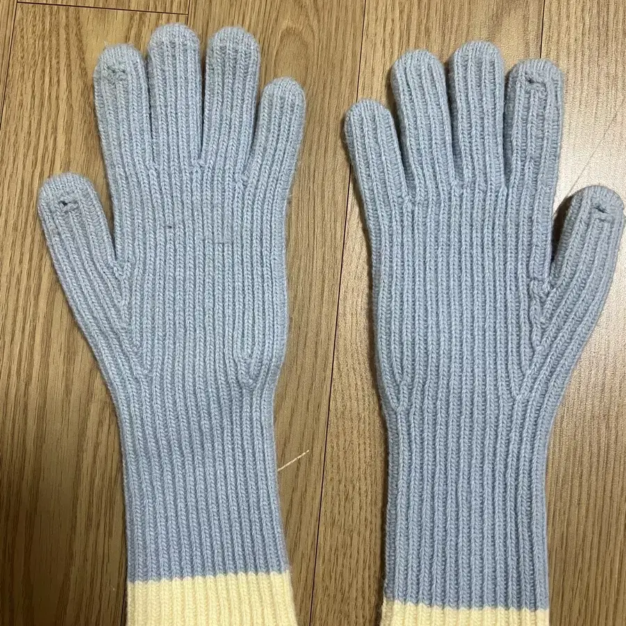 썸웨어버터 Butter Cashmere Gloves  베이비블루컬러