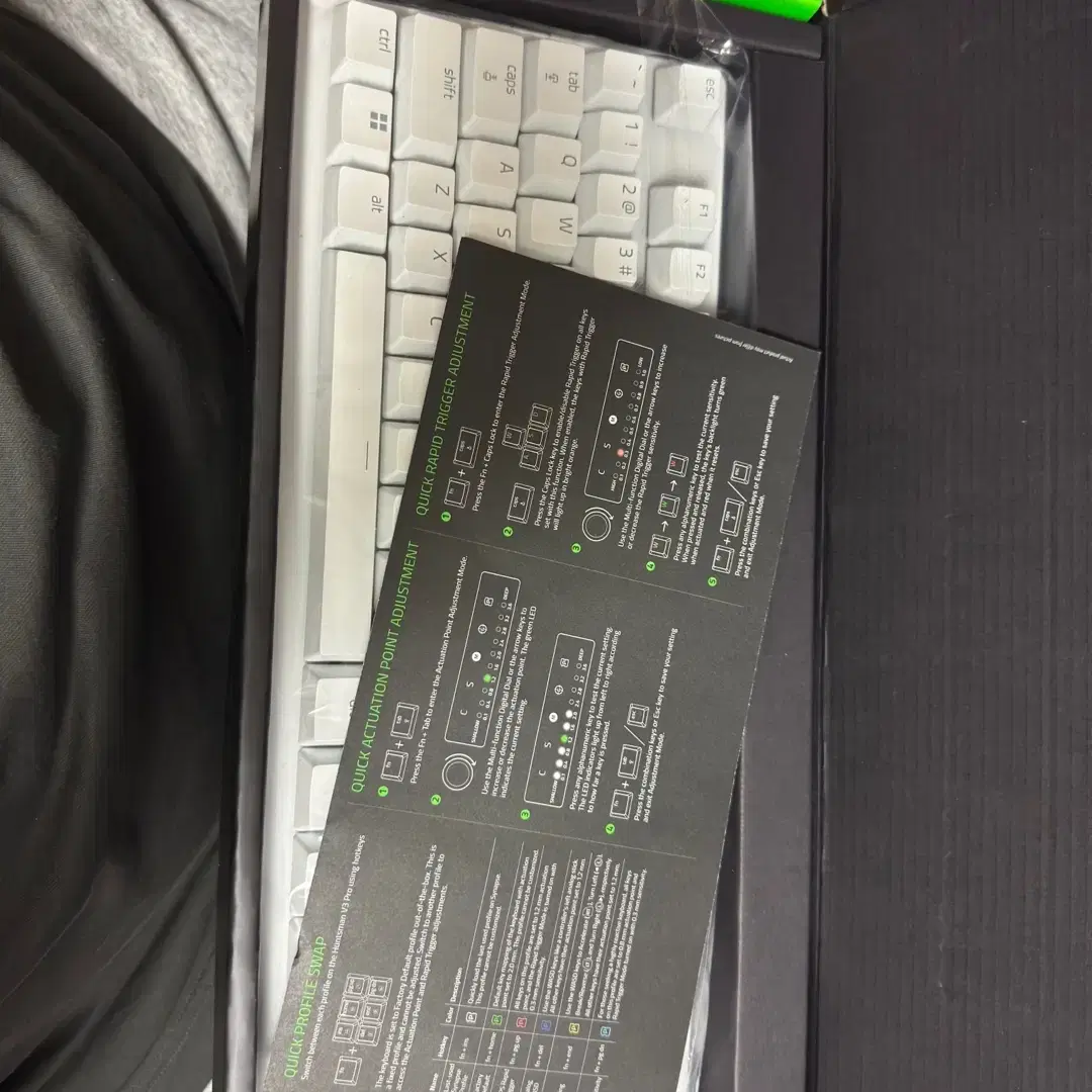 레이저 헌츠맨 V3 TKL PRO 화이트