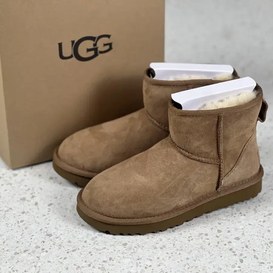 어그 ugg 클래식 미니 2 체스터넛 220 (us5)