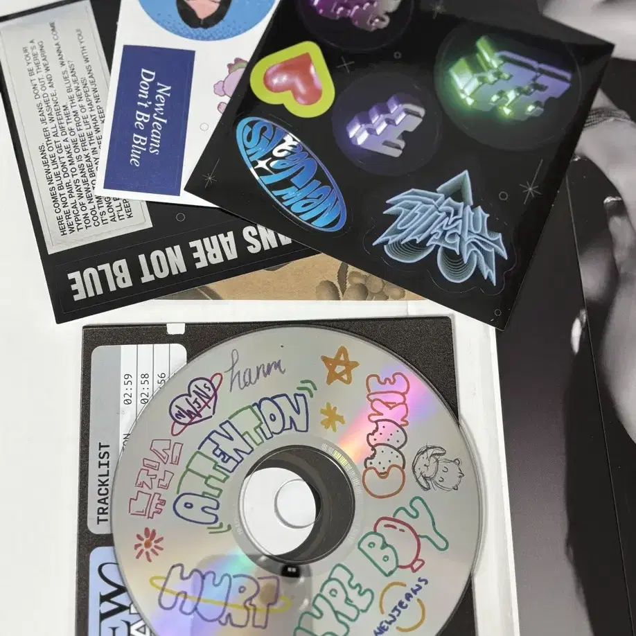 뉴진스 하니블루북구성 cd, 포스터, 포닝, 스티커