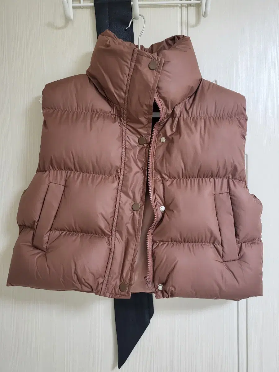 Crop padded vest brown