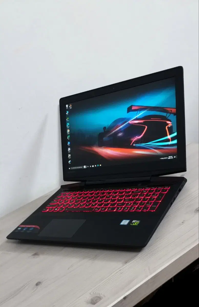 Lenovo Gaming Laptop Y700-15ISK / i7-6700HQ