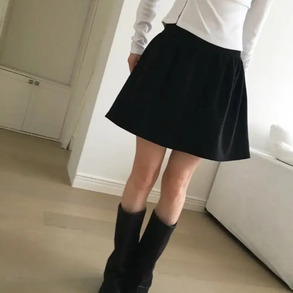 노비야카 Suede flare mini skirt 으나카이브