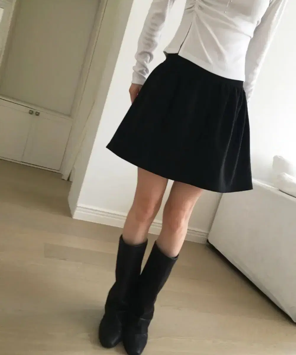 노비야카 Suede flare mini skirt 으나카이브