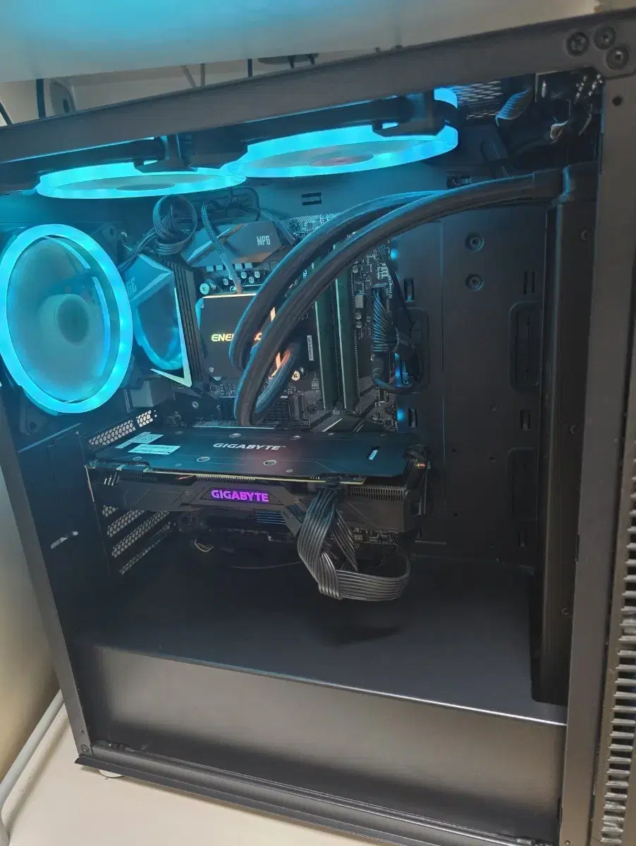 게이밍 컴퓨터 I9 9900KF GTX 1070TI