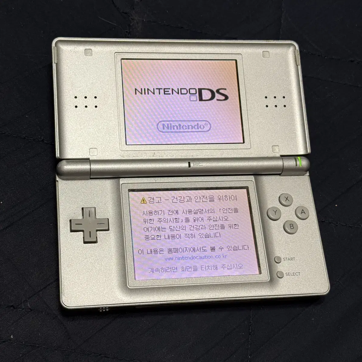 닌텐도 ds lite 글로스 실버 정상작동 정품 충전기 펜 포함 게임칩