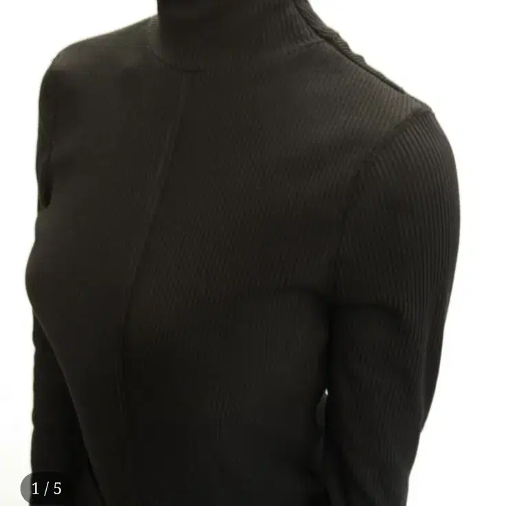 Eonts 에옹쓰  Zipper Turtleneck Top - Black