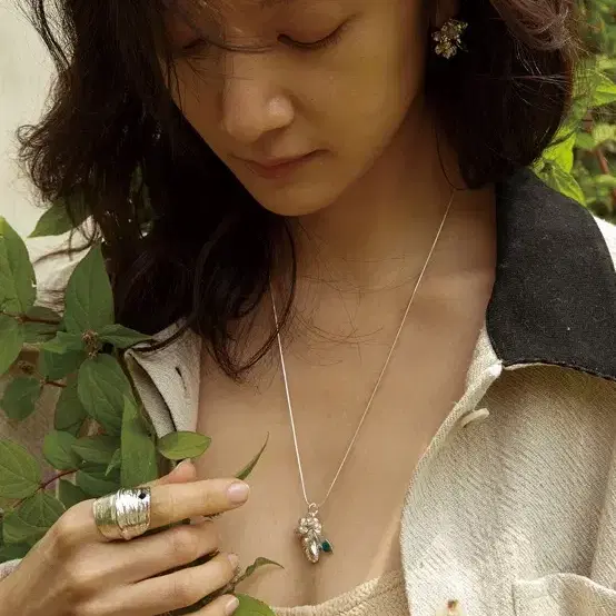 Ae 애 AGERATUM NECKLACE [SILVER]