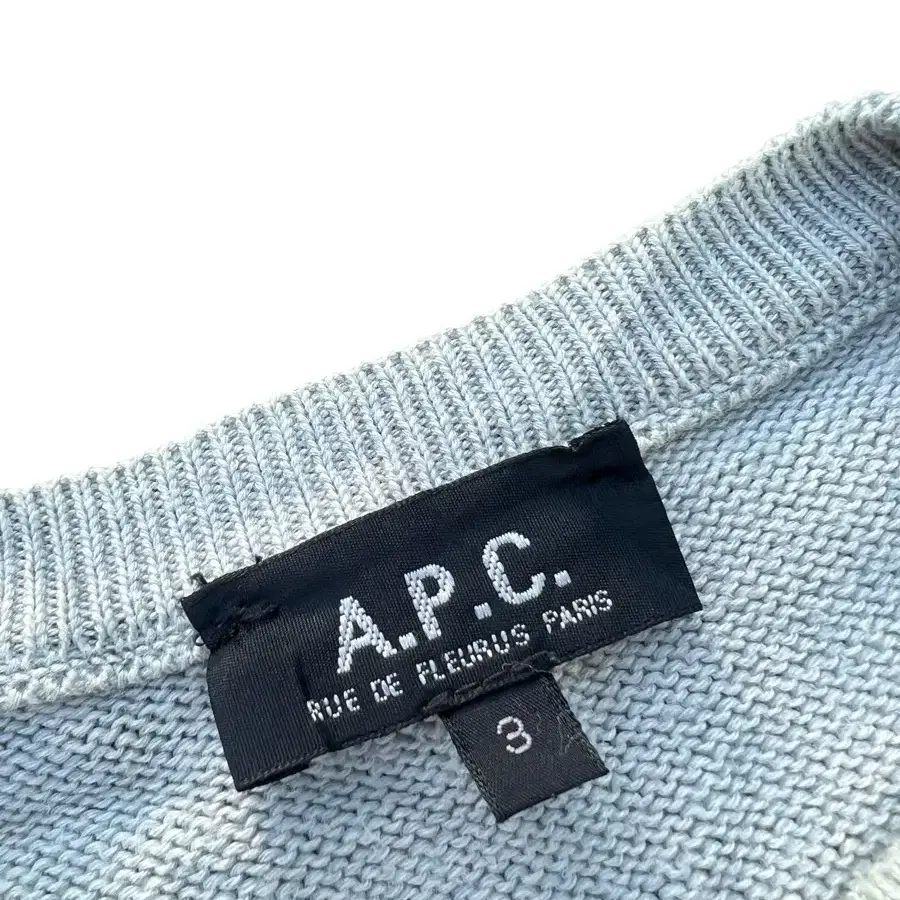 A.P.C. 아페쎄 숄더버튼 캐시미어 혼방 니트