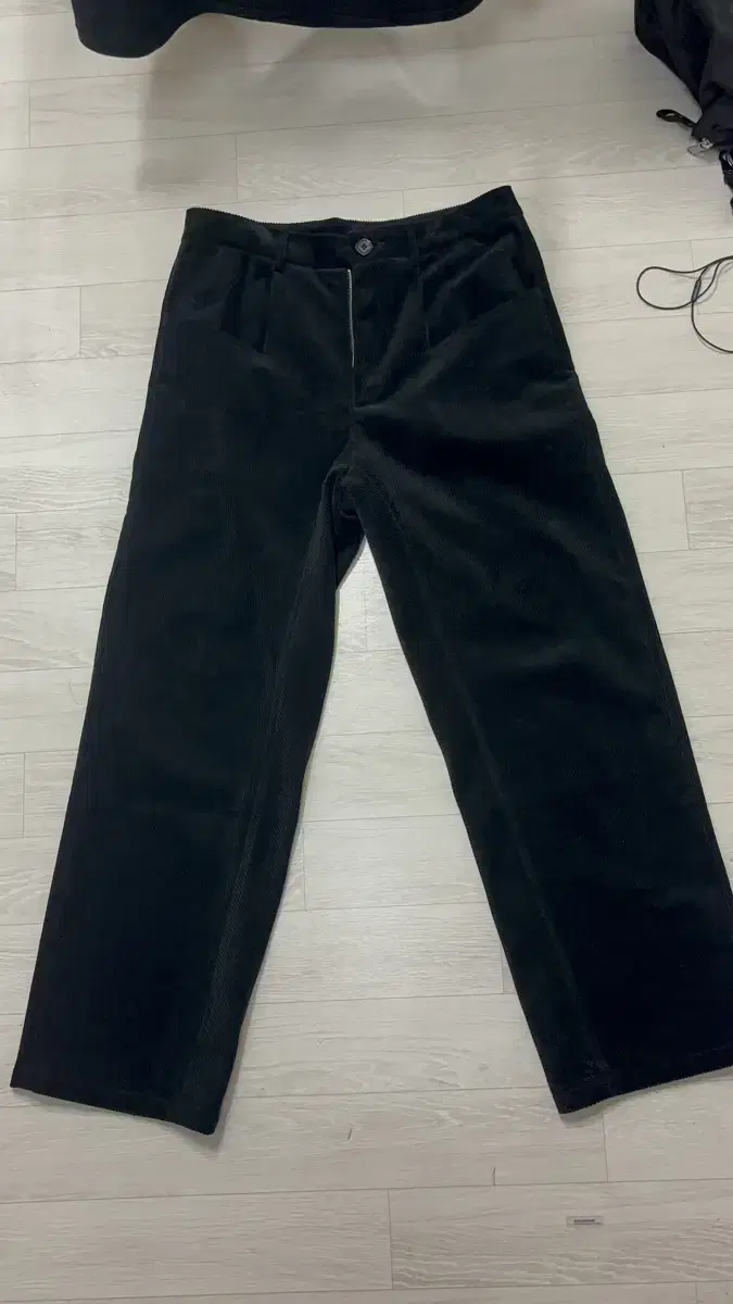 Aieul 아이엘 코듀로이 바지 Armony Trousers - Blac