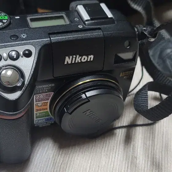 Nikon COOLPIX E8400