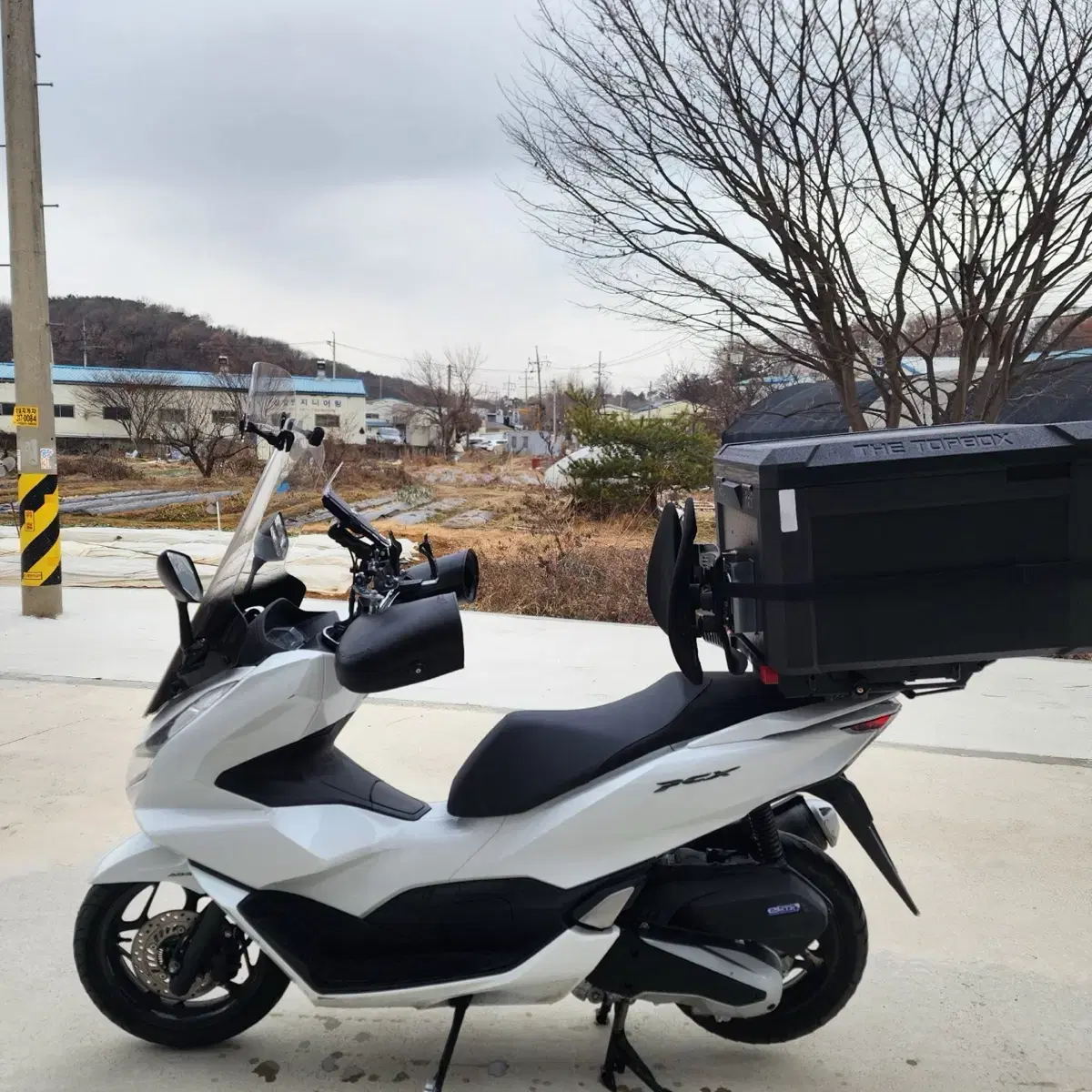 22년식 혼다 PCX125 ABS모델 1만Km 짧은키로수 판매합니다.