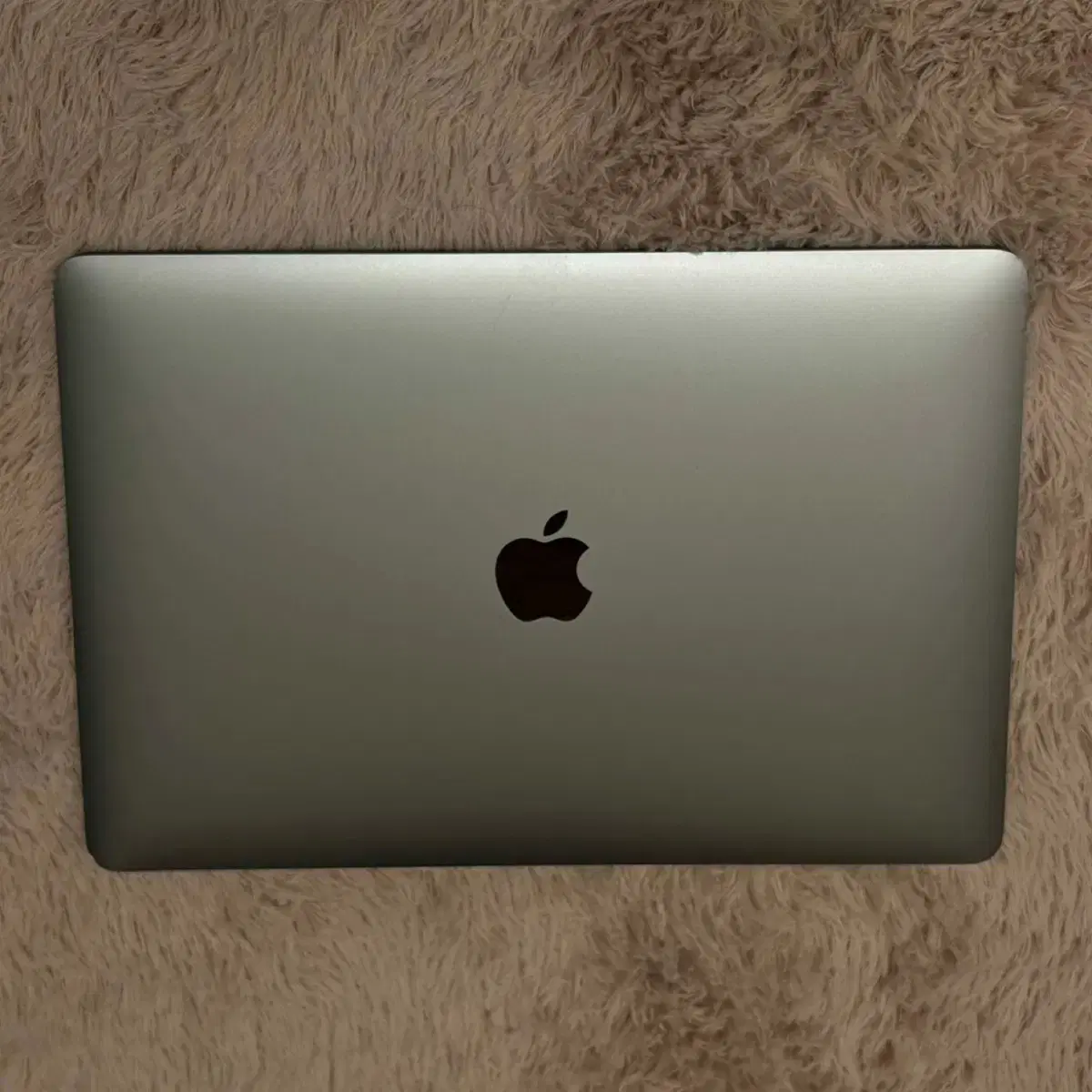 Macbook m10 / 8GB / 256GB