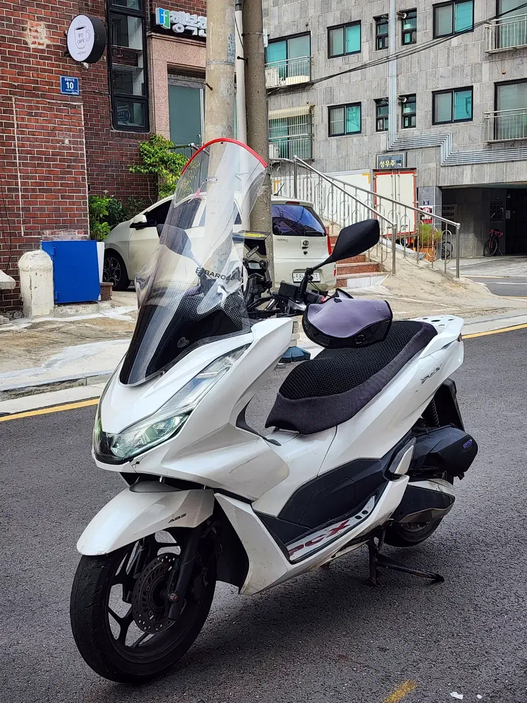 21년식 PCX125 ABS 화이트 팝니다