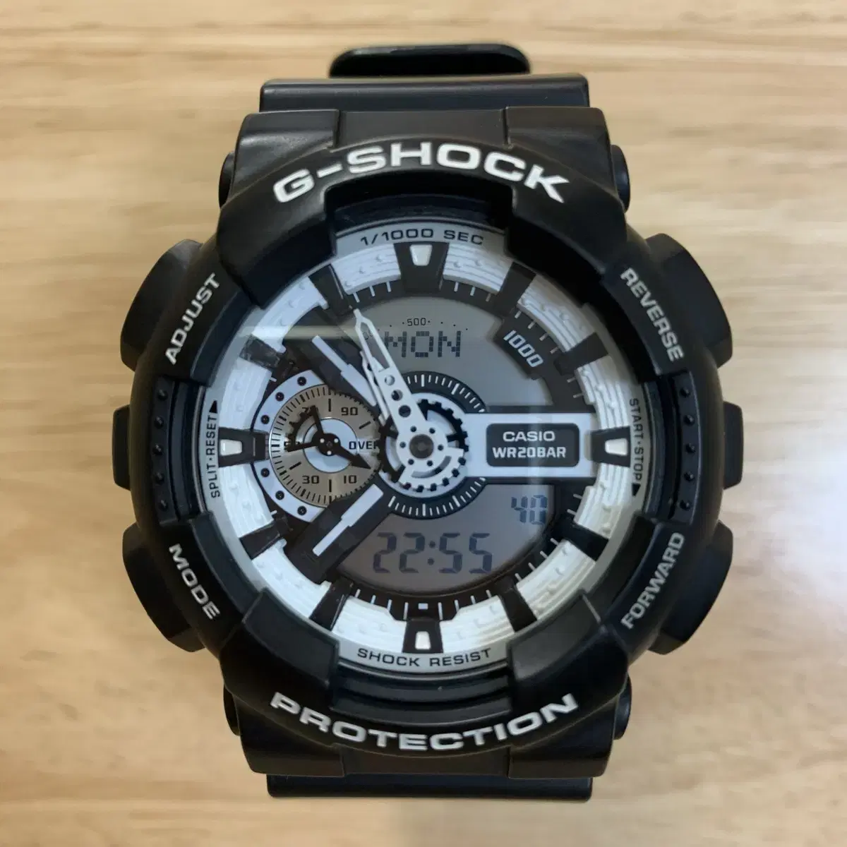 지샥 빅페이스 (G-SHOCK GA-110) 블랙 & 화이트 판매합니다