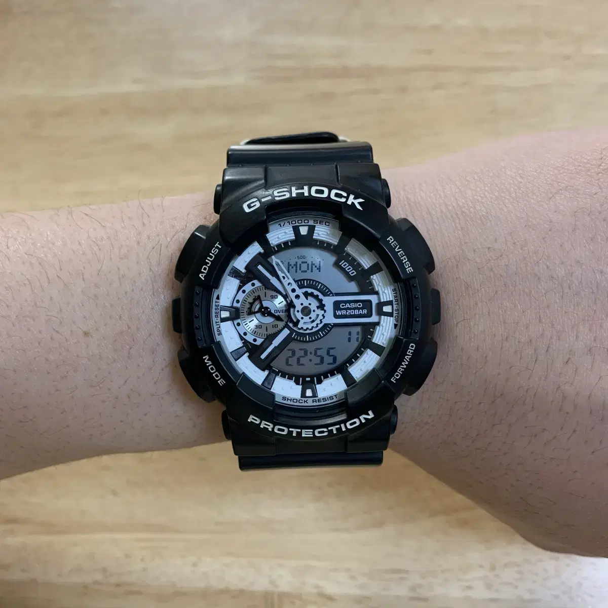 지샥 빅페이스 (G-SHOCK GA-110) 블랙 & 화이트 판매합니다