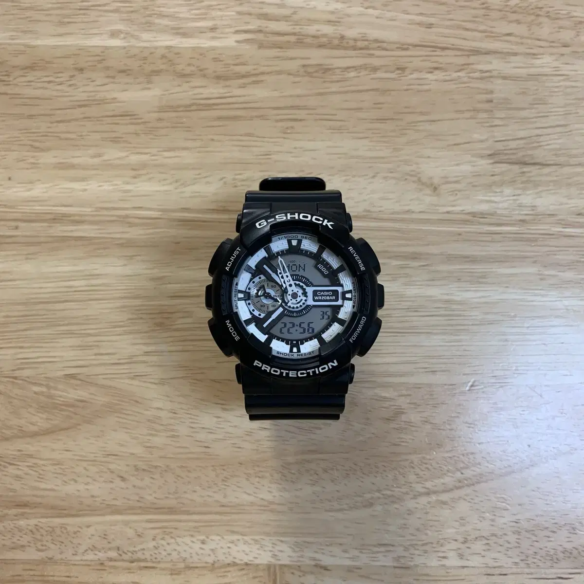 지샥 빅페이스 (G-SHOCK GA-110) 블랙 & 화이트 판매합니다