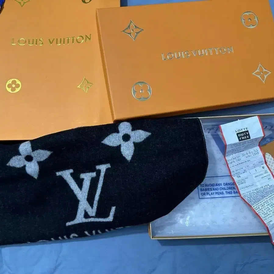 Louis Vuitton 거의 새로워진 패션 블랙 그레이 스카프