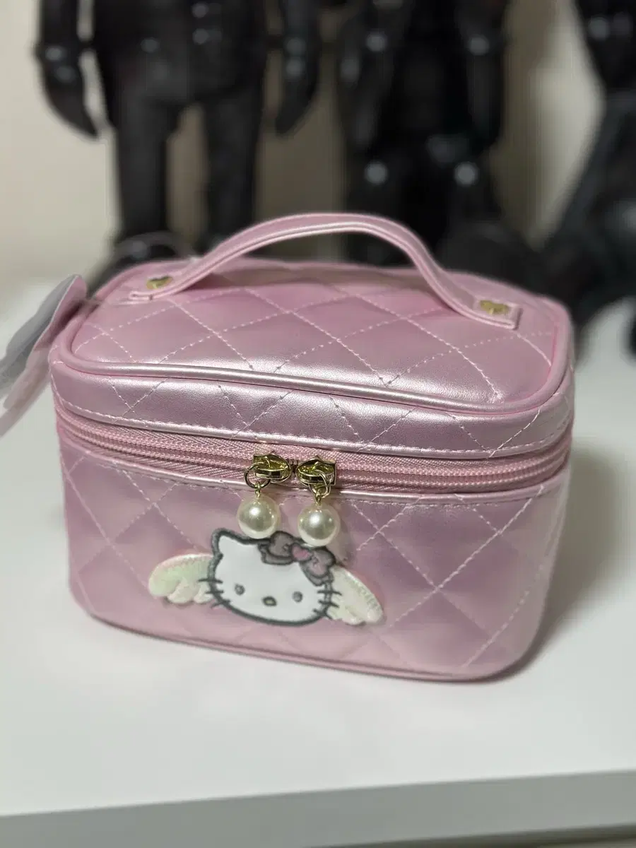 Kitty Pearl Pouch Pink