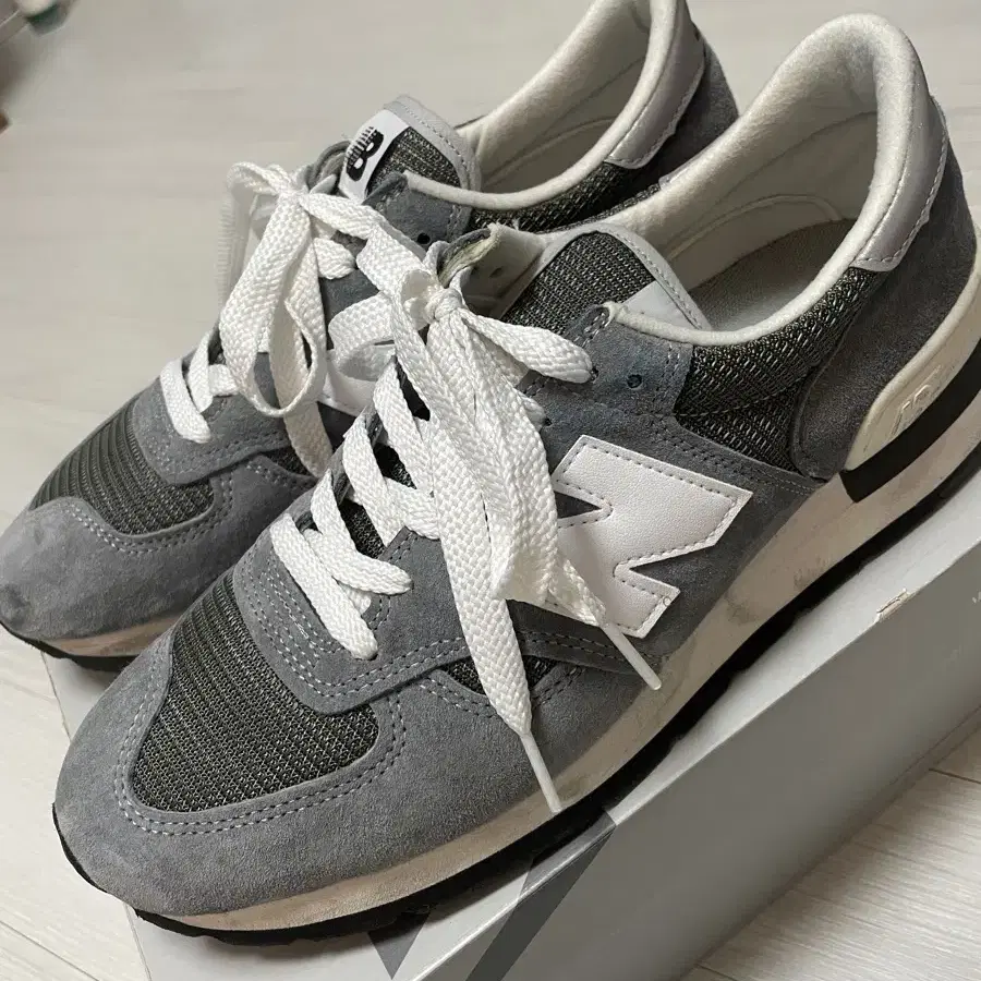 뉴발란스 990v1 grey 270