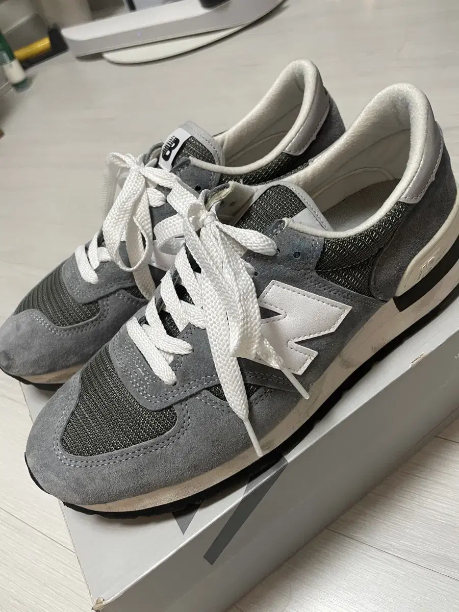 뉴발란스 990v1 grey 270