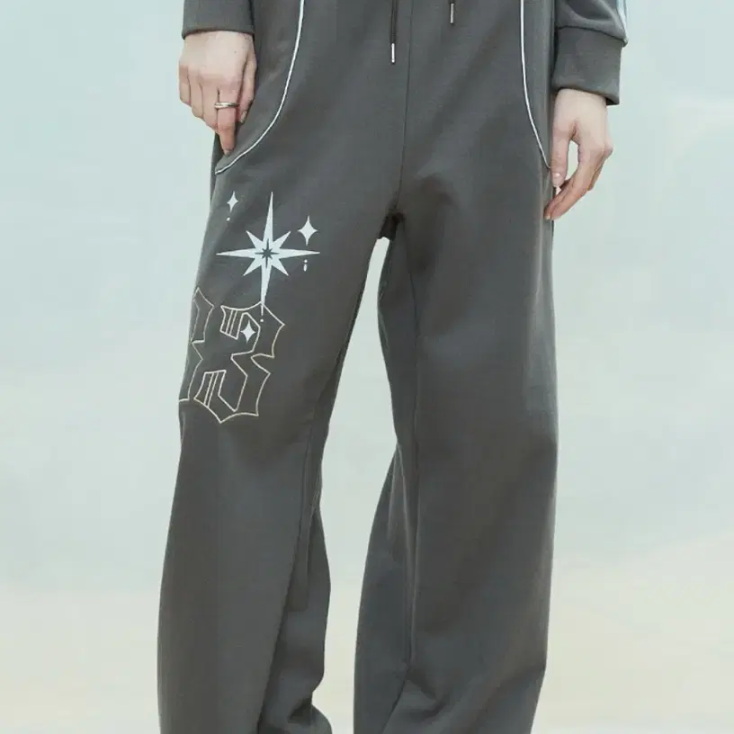 라티젠 L9 ROUND SWEATPANTS