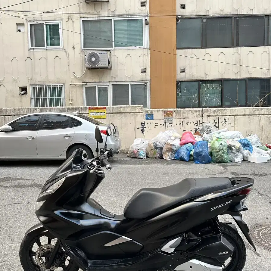 18년식 pcx125 오토바이 판매