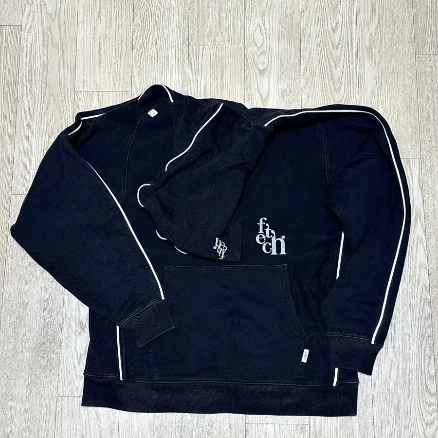 FETCH LINE HOODIE (BLACK) 페치 후드티