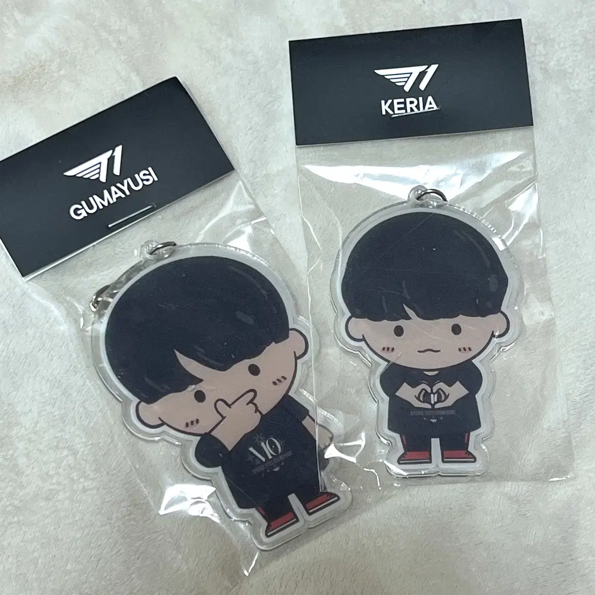 T1 V10 Kuma Yushi, Keria sells acrylic keyrings