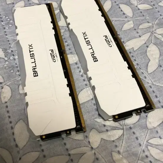 마이크론 crucial ballistix ddr4 3600 16gb팝니다