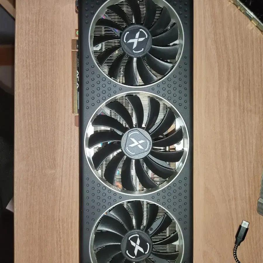 xfx 라데온 rx6700xt 12gb 팝니다