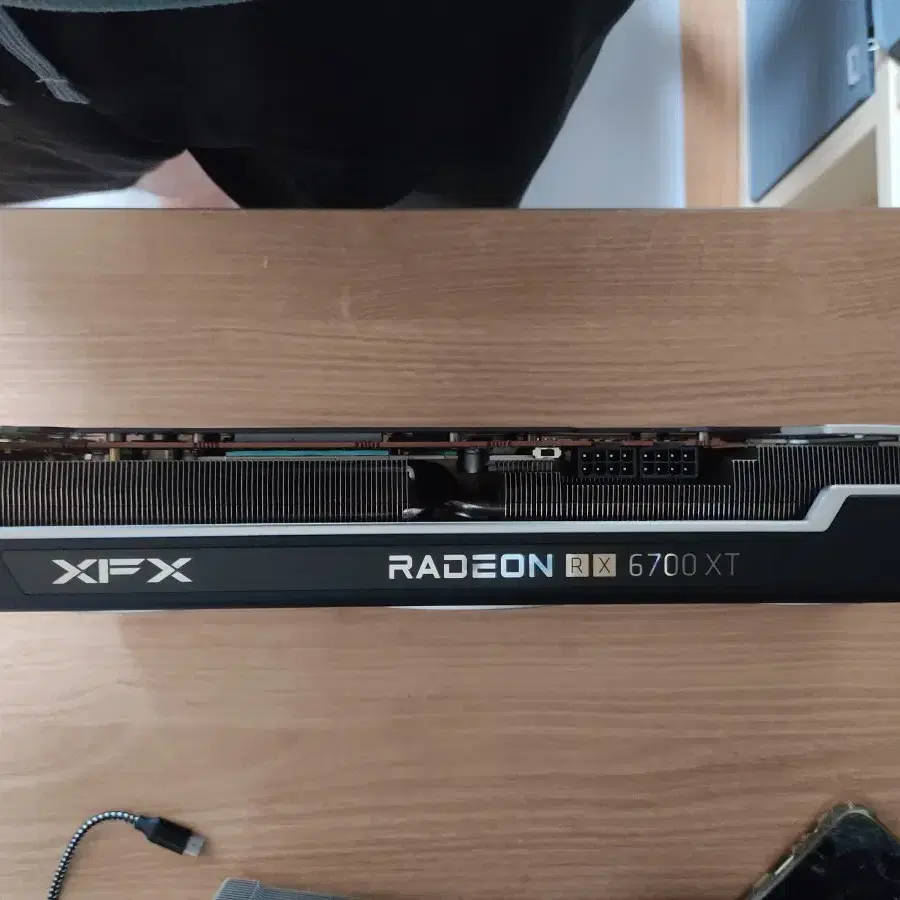 xfx 라데온 rx6700xt 12gb 팝니다