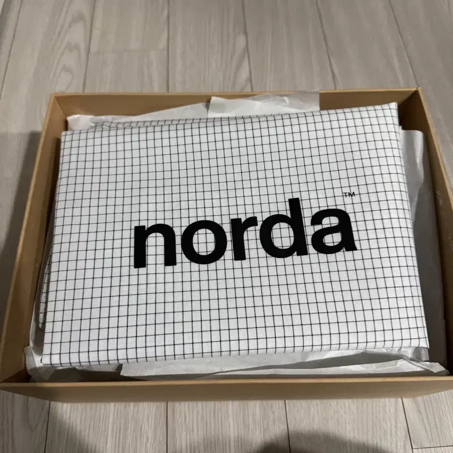 노다001 / norda001 레몬  여성 us7 , 240 사이즈