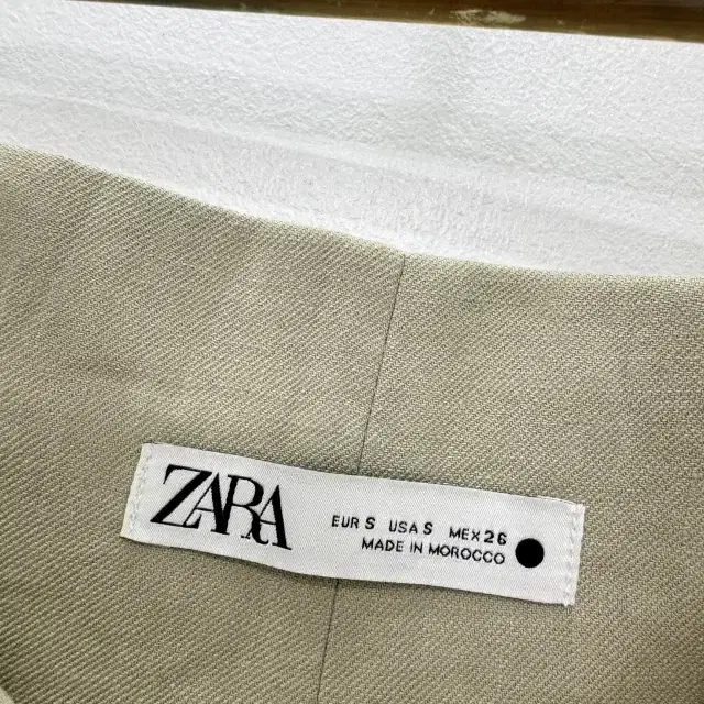 686 ZARA 자라 치마 (S 26)