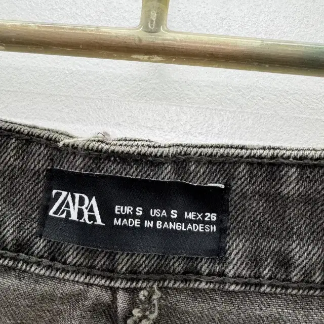 687 ZARA 자라 치마 (S 26)