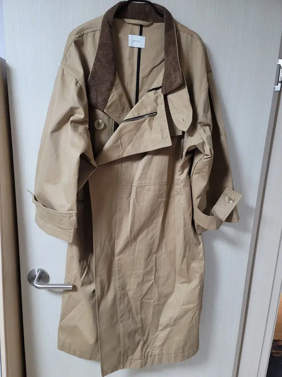 Moani Trench Coat AFTrench coat moani