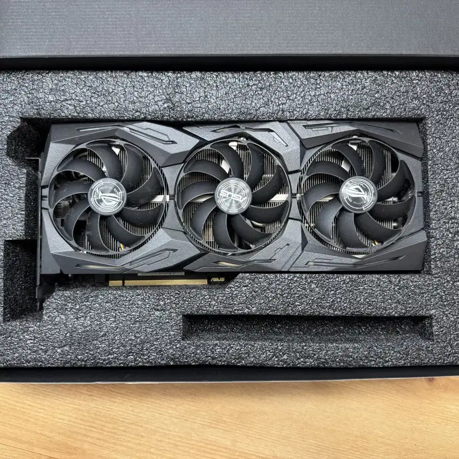 그래픽카드 아수스 로그 스트릭스 RTX 2070 SUPER 풀박스