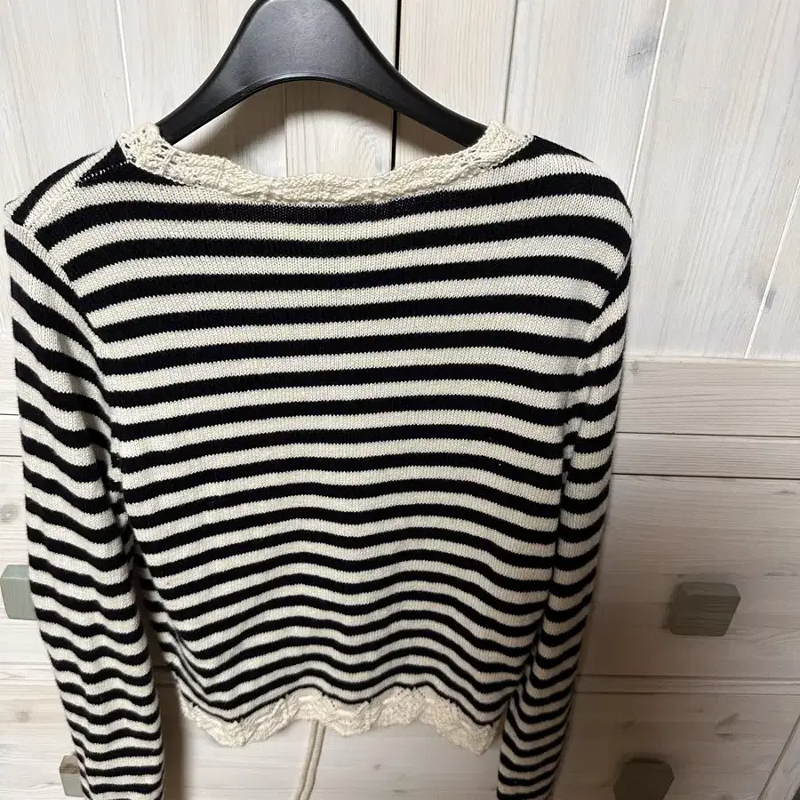 비아플레인 Via Mac stripe knit lace top :)